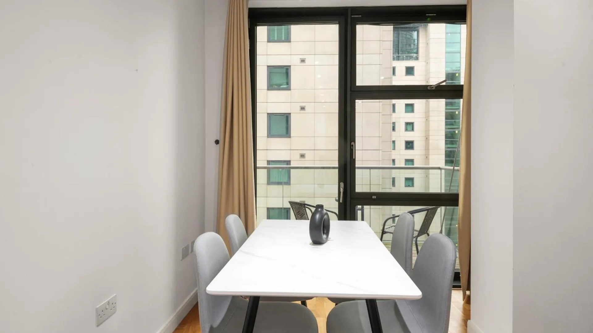 Londwell, Canary Wharf River Thames Balcony Penthouse London