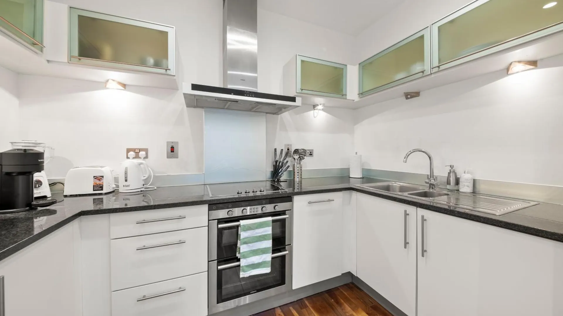 Londwell, Canary Wharf River Thames Balcony Penthouse London